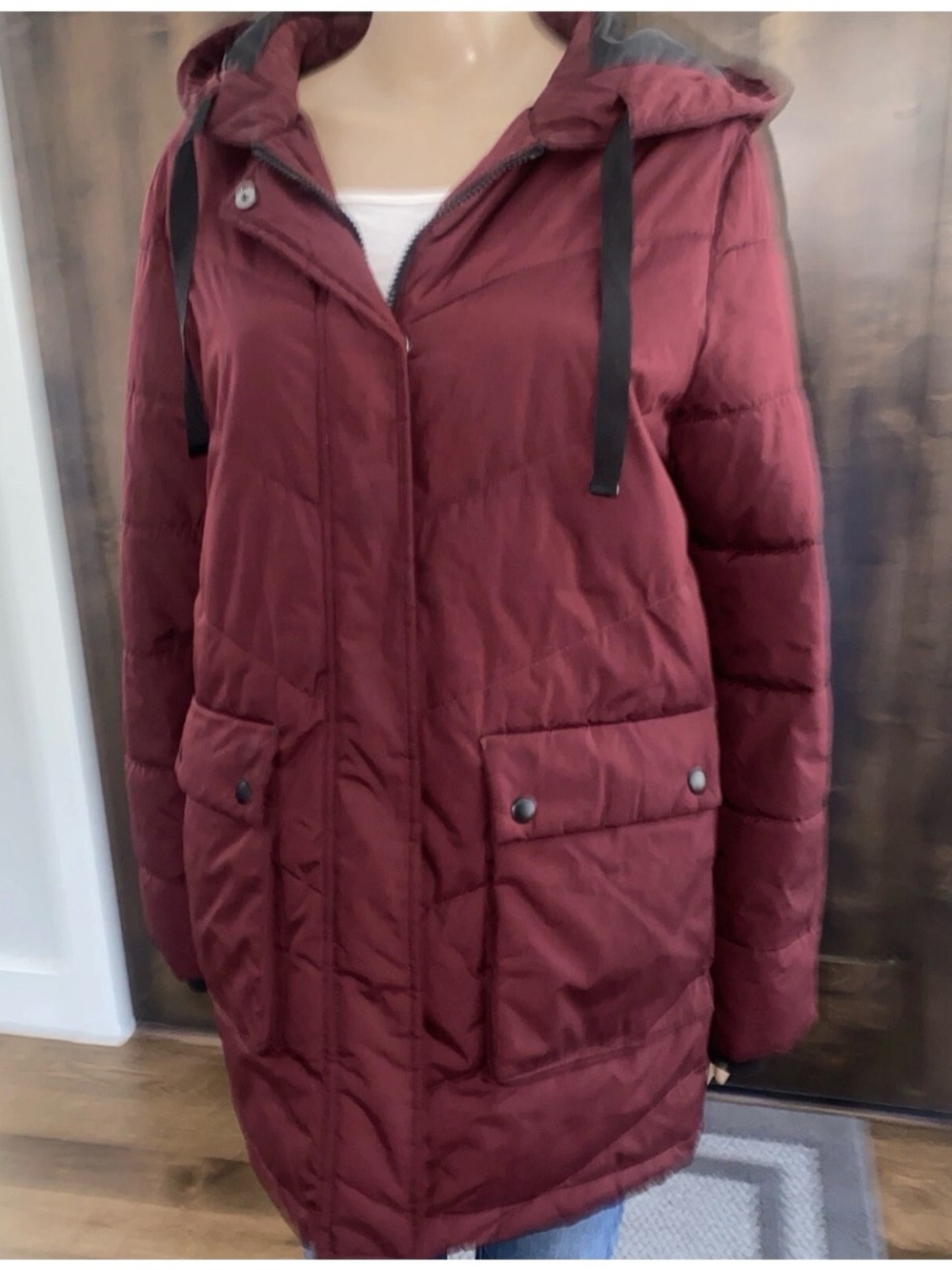 Arizona Size M Women's water resistant Hooded Puffer Coat in Burgundy